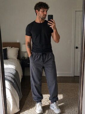 Legend Gray Jogger Pants Men’s Medium Lightweight Athletic Zipper Pocket